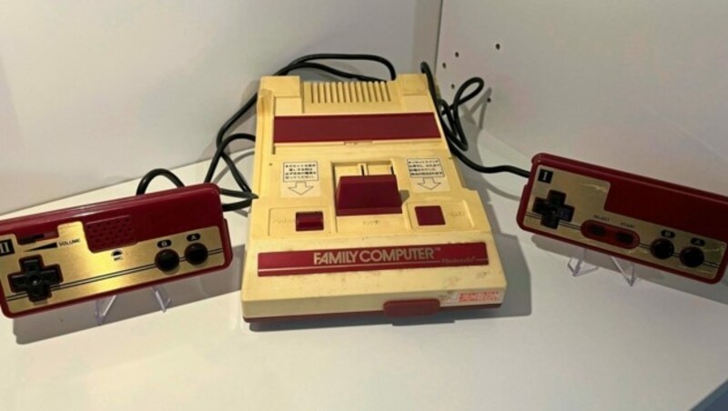 Nintendos „Famicom“, die Urmutter aller Konsolen. (Bild: Lukas Zimmer)