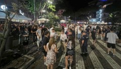 Große Party auf der Piazza Fontana in Lignano. (Bild: Klaus Loibnegger, Krone KREATIV)