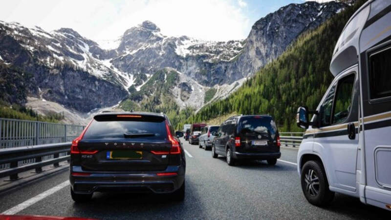 26 Kilometer lang war der Stau auf der A10 (Bild: Scharinger Daniel, Krone KREATIV)