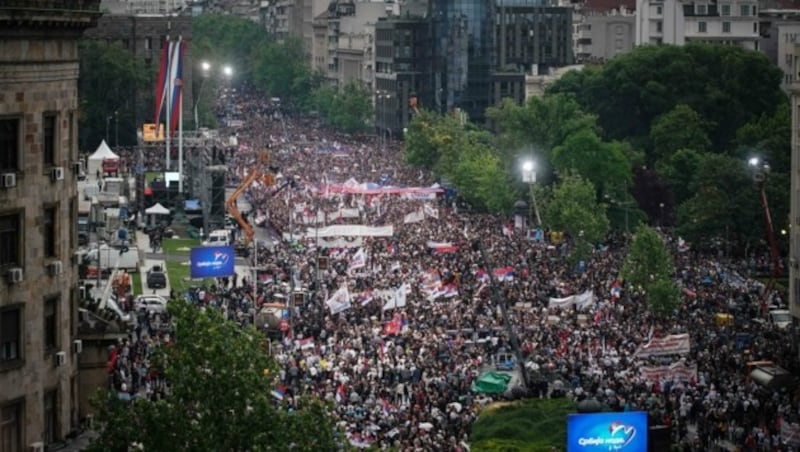 Proteste gegen die serbische Regierung im Mai (Archivbild) (Bild: AFP/OLIVER BUNIC)