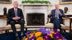 US-Schuldenstreit haben Präsident Joe Biden und der Republikaner Kevin McCarthy einen Durchbruch erzielt und einen Zahlungsausfall der größten Volkswirtschaft der Welt voraussichtlich abgewendet. (Bild: AFP)