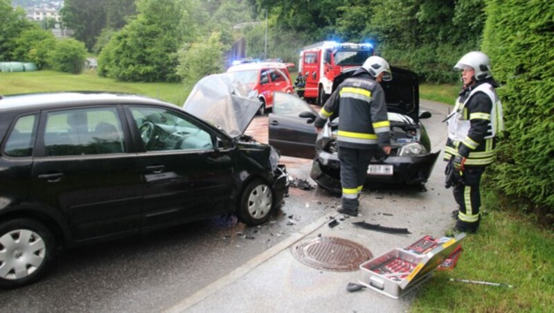 Beim Unfall in Imst gab es drei Verletzte. (Bild: zeitungsfoto.at)