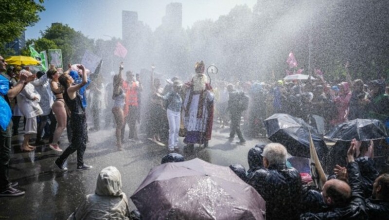 1579 Festnahmen bei „Extinction Rebellion“-Demo in Den Haag (Bild: AFP)