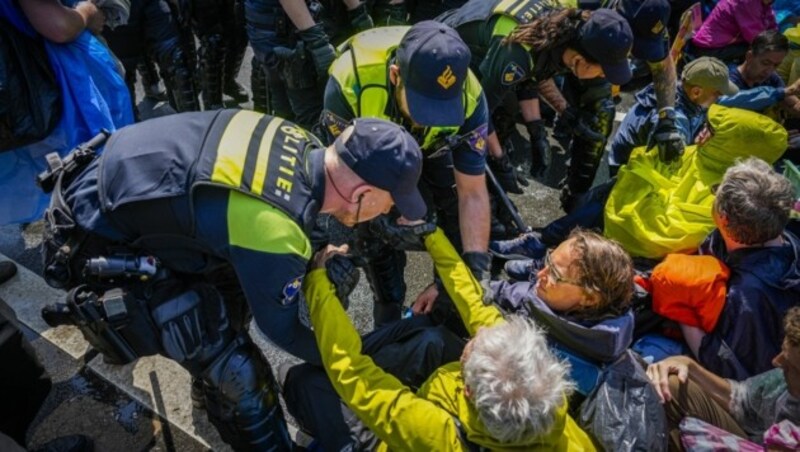 1579 Festnahmen bei „Extinction Rebellion“-Demo in Den Haag (Bild: AFP)