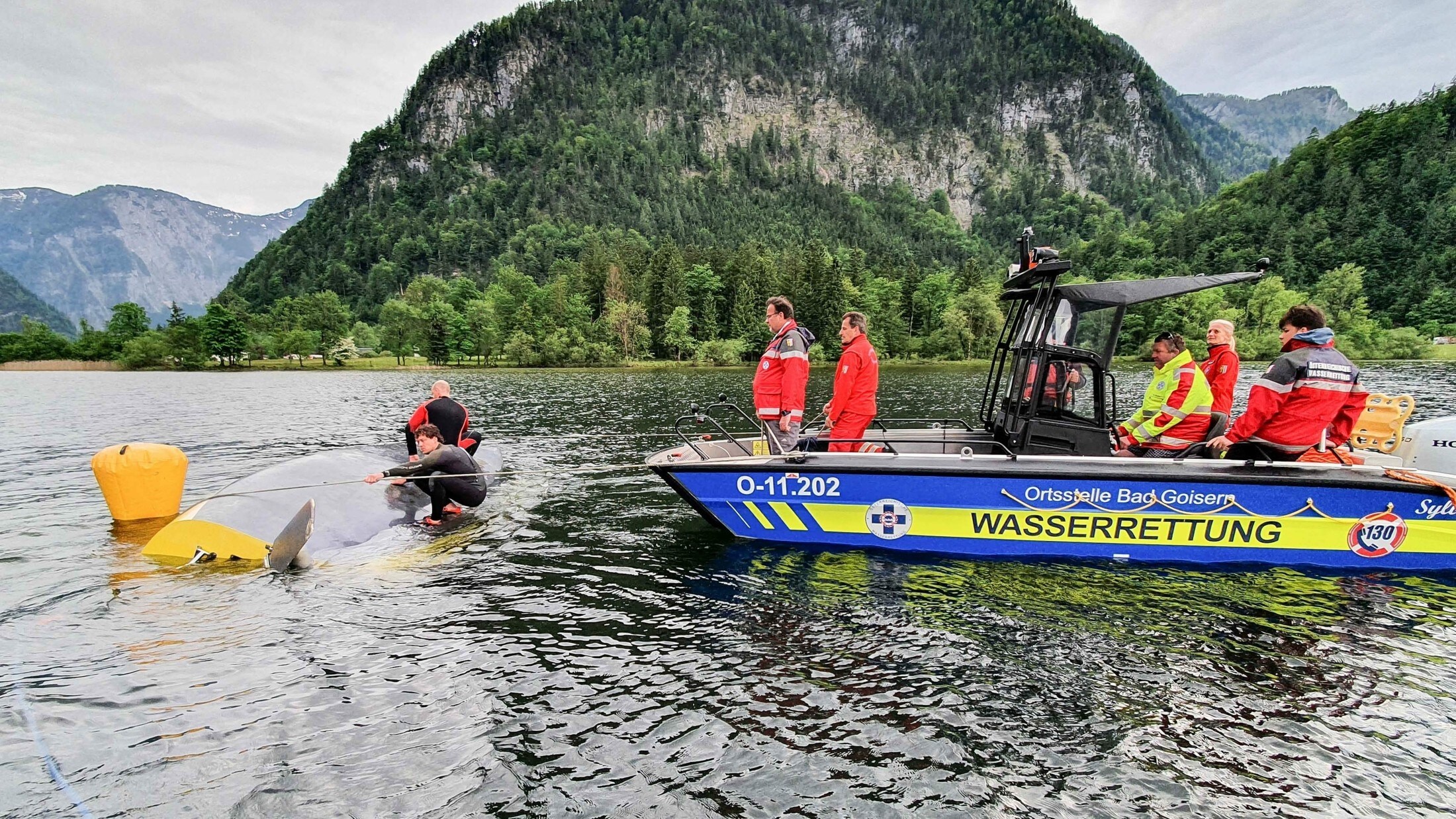 segelboot gekentert