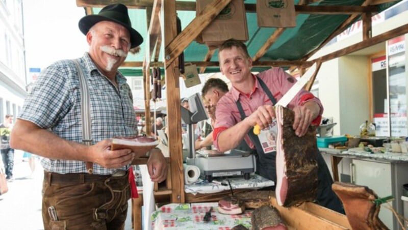 Ob Bauch-, Schinken- oder Karreespeck, degustieren kann man das Qualitätsprodukt nach Lust und Laune! (Bild: Adrian Hipp)