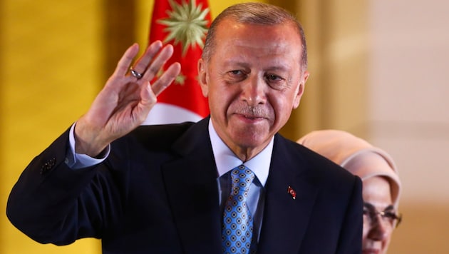 Auf Erdogan warten in seiner dritten Amtszeit einige Baustellen. (Bild: AP)