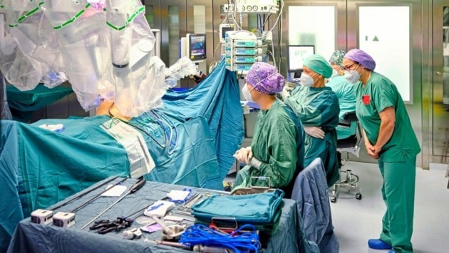 Roboter-Technik ist längst Alltag im OP-Saal. (Bild: Michael Rausch-Schott)