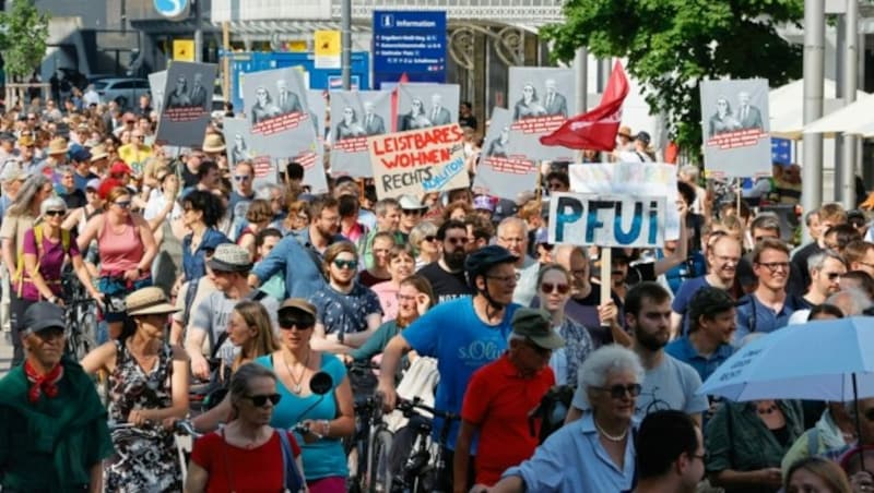 Der Demo-Zug durch Salzburg (Bild: Markus Tschepp)