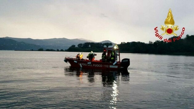 Suchaktion auf dem Lago Maggiore: Vier Leichen wurden geborgen. (Bild: AFP)