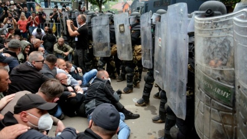 Auch die Angriffe auf KFOR-Soldaten im Kosovo werden wohl Thema sein. (Bild: AFP)