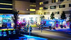 Gegen 1 Uhr wurde im Krankenhaus Mödling Alarm ausgelöst. (Bild: Pressestelle BFK Mödling / Matthias Stur)
