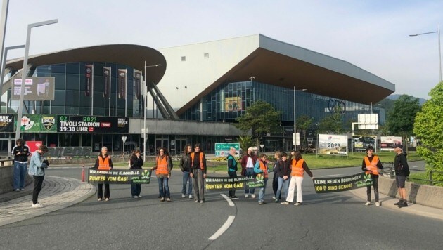 Rund um die Olympiahalle wurde am Dienstag protestiert. (Bild: Letzte Generation)