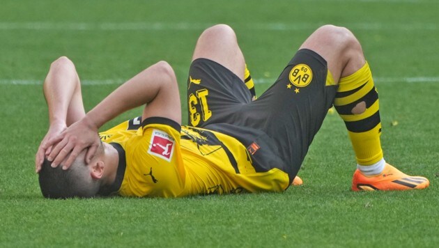 Raphael Guerreiro war nach dem dramatischen Titelfinish am Boden zerstört - päppelt ihn der FC Bayern wieder auf? (Bild: AP)