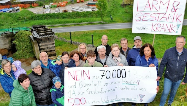 Der Unmut über die geplante Biogas-Anlage im Aschbacher Ortsteil Gunnersdorf ist in der angrenzenden Wohnsiedlung enorm. Die Bewohner protestieren gegen die Pläne und hoffen auf Unterstützung der Gemeinde. (Bild: Crepaz Franz)