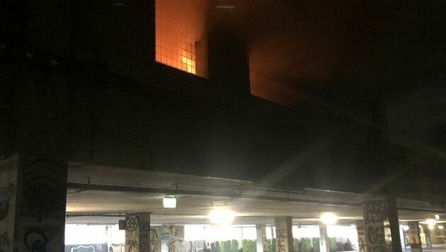 In einem Lagerraum der Merkur-Arena war es zu einem Brandgeschehen gekommen. (Bild: Berufsfeuerwehr Graz )
