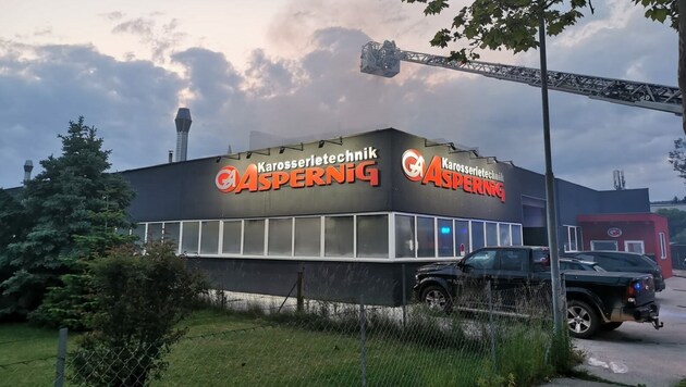 Die Werkstätte blieb von den Flammen verschont. (Bild: Wolfgang Germ/Berufsfeuerwehr Klagenfurt)