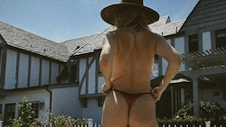 Kate Hudson genießt Oberkörperfreiheit am Pool. (Bild: www.instagram.com/katehudson)