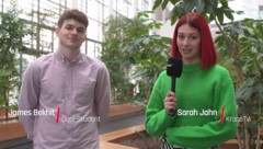 krone.tv Reporterin Sarah Jahn besuchte Lehrling James an seinem Arbeitsplatz bei Siemens.