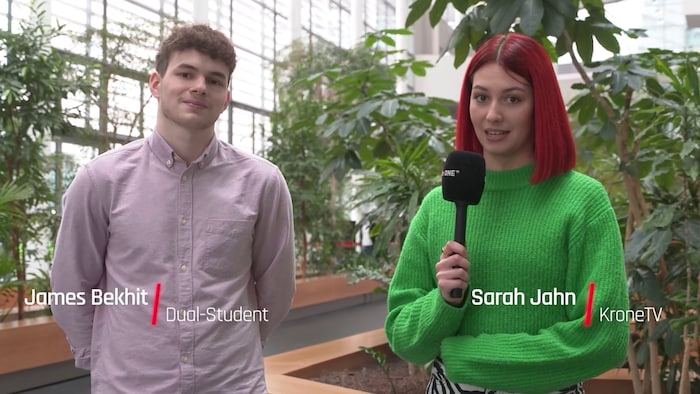 krone.tv Reporterin Sarah Jahn besuchte Lehrling James an seinem Arbeitsplatz bei Siemens.