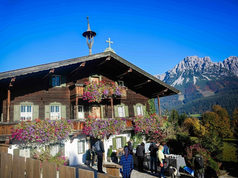 Das Bergdoktorhaus oder ganz einfach die Praxis stand noch leer als das Film-Team darauf aufmerksam wurde und war noch nicht mal an das Stromnetz angebunden. (Bild: Daniel Scharinger / picturedesk.com)