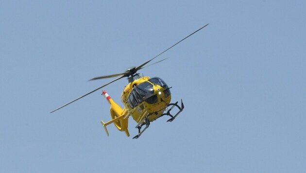 El herido fue trasladado en helicóptero al Hospital Universitario de Linz. (imagen simbólica) (Bild: P. Huber)