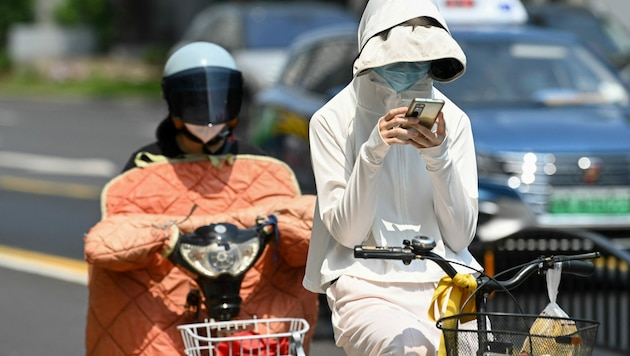 In China ist am Sonntag ein neuer Hitzerekord gemessen worden. In der abgelegenen Gemeinde Sanbao im Nordwesten des Landes stieg die Temperatur auf 52,2 Grad Celsius. (Bild: AFP/STR)