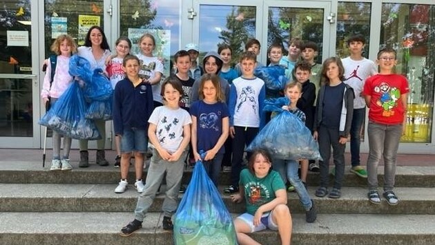 Die Kinder und Lehrpersonen des sogenannten Sozi-Clubs (Bild: Volksschule Langenzersdorf/Sozi Club)