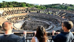 Einmaliger Blick nach der Fahrt mit den Aufzug nach oben (Bild: AFP/ALBERTO PIZZOLI)