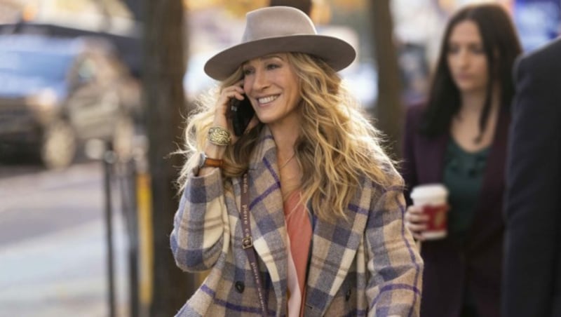 Sarah Jessica Parker in einem Szenenbild der zweiten Staffel von „An Just Like That...“ (Bild: www.viennareport.at)