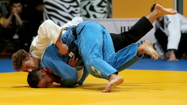 Die Judokas rund um den kämpfenden Trainer ziehen sich aus der Bundesliga zurück. (Bild: Andres Tröster)