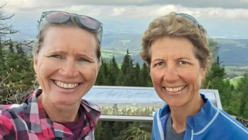 Elisabeth Zienitzer und Silvia Sarcletti testen wöchentlich Wanderung exklusiv für die „Steirerkrone“ (Bild: Weges)