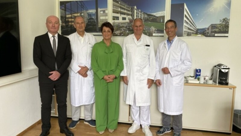 Kabeg-Vorstand Arnold Gabriel, Prim. Jörg Weber, Pflegedirektorin Christine Schaller-Maitz, Prim. Rudolf Likar und Prim. Robert Birnbacher berichteten über die erste Aufsichtsratsitzung (v.l.). (Bild: Manuela Karner)