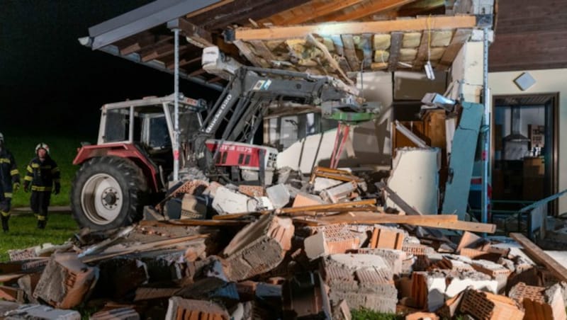 Vom Duschraum des Gebäudes blieb nicht viel übrig. (Bild: FOTOKERSCHI)