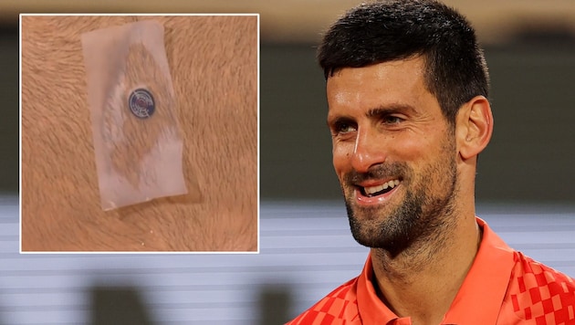 Novak Djokovic sorgt mit einer kleinen Metallscheibe auf der Brust einmal mehr für viel Gesprächsstoff. (Bild: APA/AFP/Thomas SAMSON/Twitter.com/TheTennisLetter/krone.at-kreativ)