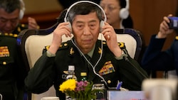 Der chinesische Verteidigungsminister Li Shangfu schreckt auch vor Gewalt nicht zurück. (Bild: AP/Manish Swarup)