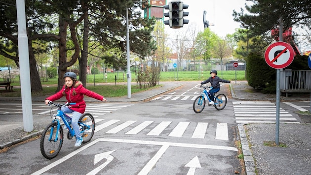 Cycling needs to be practiced. (Bild: ÖJRK/Johannes Brunnbauer)