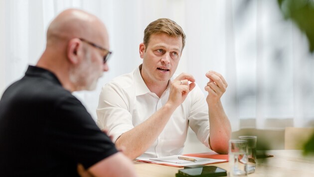 Landesrat Stefan Kaineder im Gespräch mit der „Krone“. (Bild: Werner Dedl)