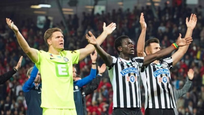 Jörg Siebenhandl (l.) steht beim Saisonfinale gegen LASK wieder im Sturm-Tor. (Bild: Sepp Pail)