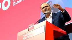 Hans Peter Doskozil während seiner Bewerbungsrede am SPÖ-Sonderparteitag (Bild: APA/HELMUT FOHRINGER)