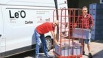 Nach der Tour werden die gesam- melten Lebensmittel im Caritas- Lager in Floridsdorf abgeliefert, wo sie dann kontrolliert und aussortiert werden. (Bild: Zwefo)