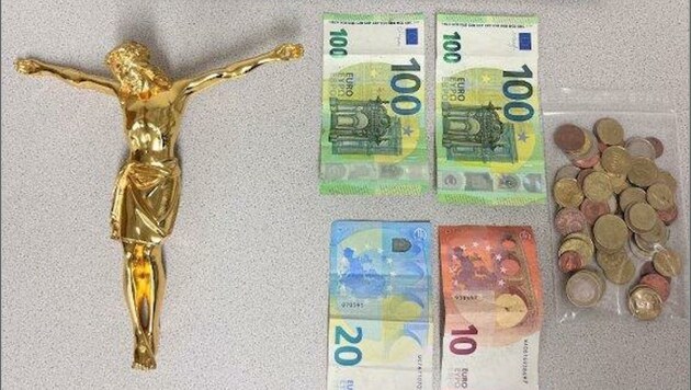 Die Polen hatten das gestohlene Kruzifix und Bargeld dabei. (Bild: ZOOM.TIROL)