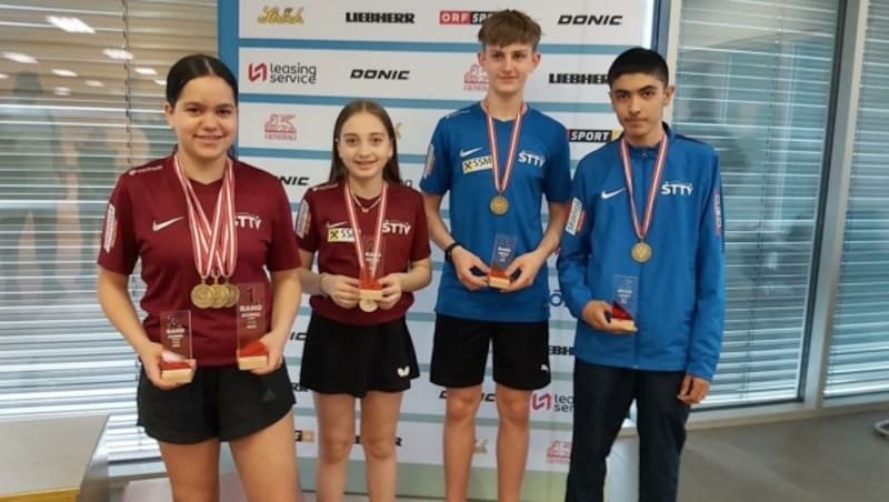 Huseyn (r.) zusammen mit seinen Kollegen Julia Duer, Sophia Pichler und Simon Sams . Sie alle holten für Salzburg Medaillen im U15-Bewerb. (Bild: zVg)