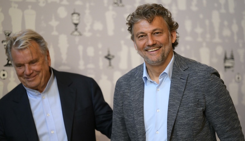 Jonas Kaufmann (rechts) mit Präsident Hans Peter Haselsteiner. (Bild: ROBERT JAEGER)