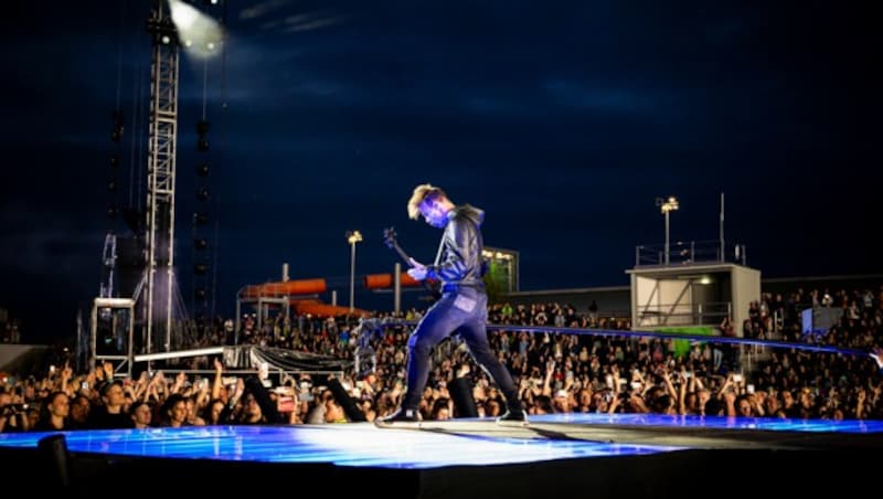 Fans durften sich über eine Mega-Bühnenshow freuen - Konfettiregen und Pyroshow inklusive! (Bild: Andreas Graf)