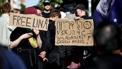 Proteste gegen das Urteil der Linksextremistin Lina E. (Archivbild) (Bild: APA/AFP/Jens Schlueter)