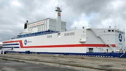 Die Akademik Lomonossow ankert im fernen Osten Russlands. Die schwimmende Technologie soll befreundete Staaten bei der Stange halten. (Bild: APA/AFP/ROSATOM/Handout)