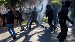 Bei den jüngsten Demos von Linksextremen in Leipzig kam es zu schweren Krawallen. (Bild: AFP)