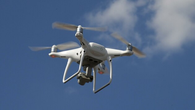 Mit Drohnen (Symbolbild) erhält die Einsatzleitung einen guten Überblick der Lage. (Bild: Huber Patrick)