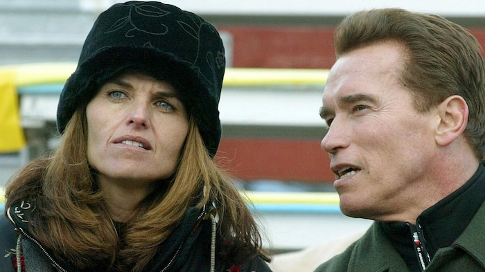 Ehefrau Maria hatte schon lange einen Verdacht und schickte ihren Therapeuten vor, Schwarzenegger zum Geständnis zu bringen. 